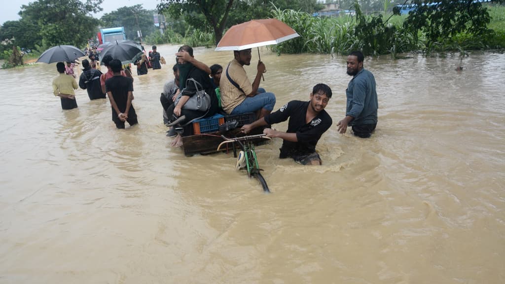 এখনো যোগাযোগ বিচ্ছিন্ন বান্দরবান, চারজনের লাশ উদ্ধার