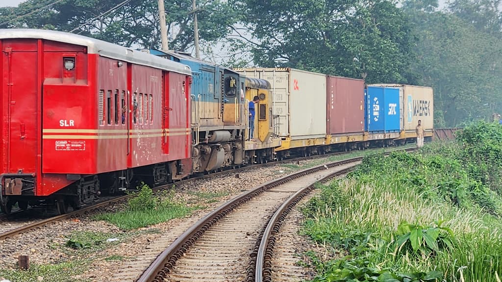 ব্রাহ্মণবাড়িয়ায় বগি লাইনচ্যুতের সাড়ে ৮ ঘণ্টা পর ট্রেন চলাচল স্বাভাবিক