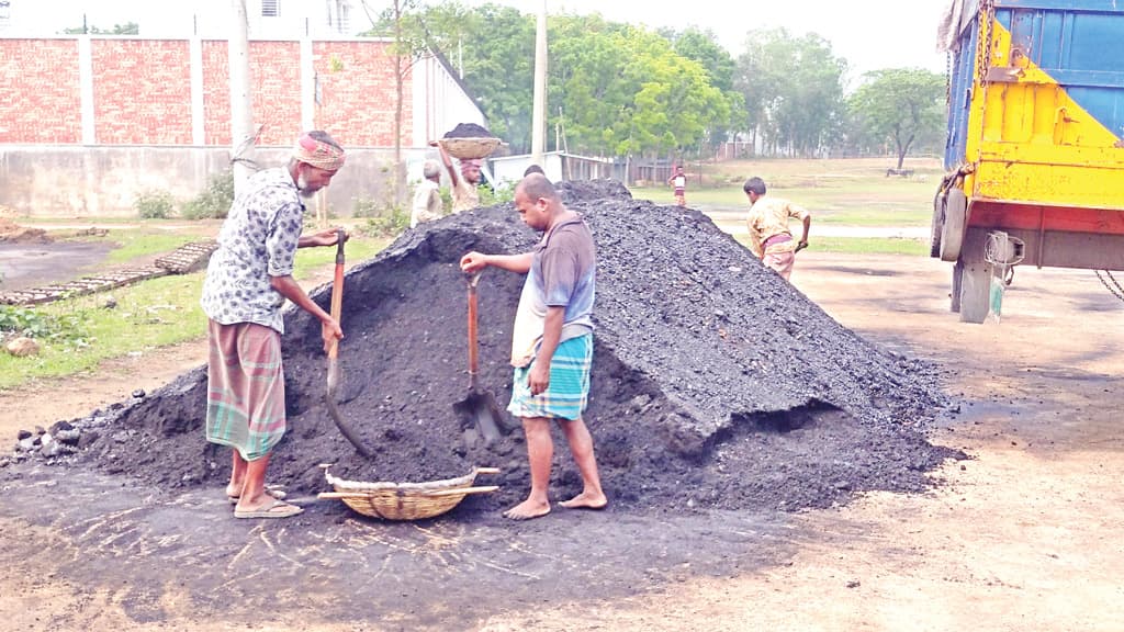 সংসারের ব্যয় বাড়াচ্ছে ধার কষ্টে আছেন রফিজেরা