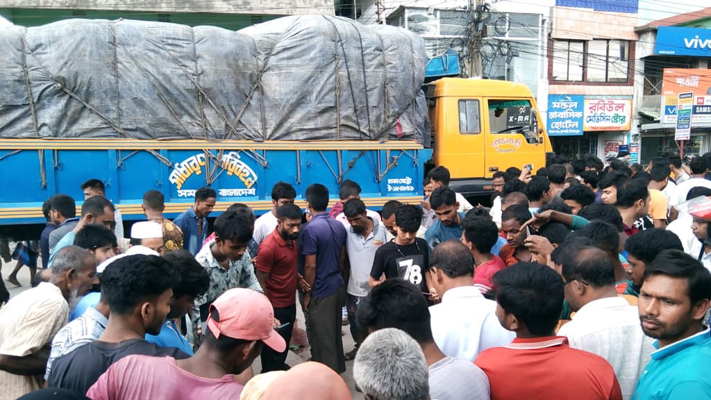 ফুলবাড়ীতে ট্রাকচাপায় মোটরসাইকেল আরোহী নিহত