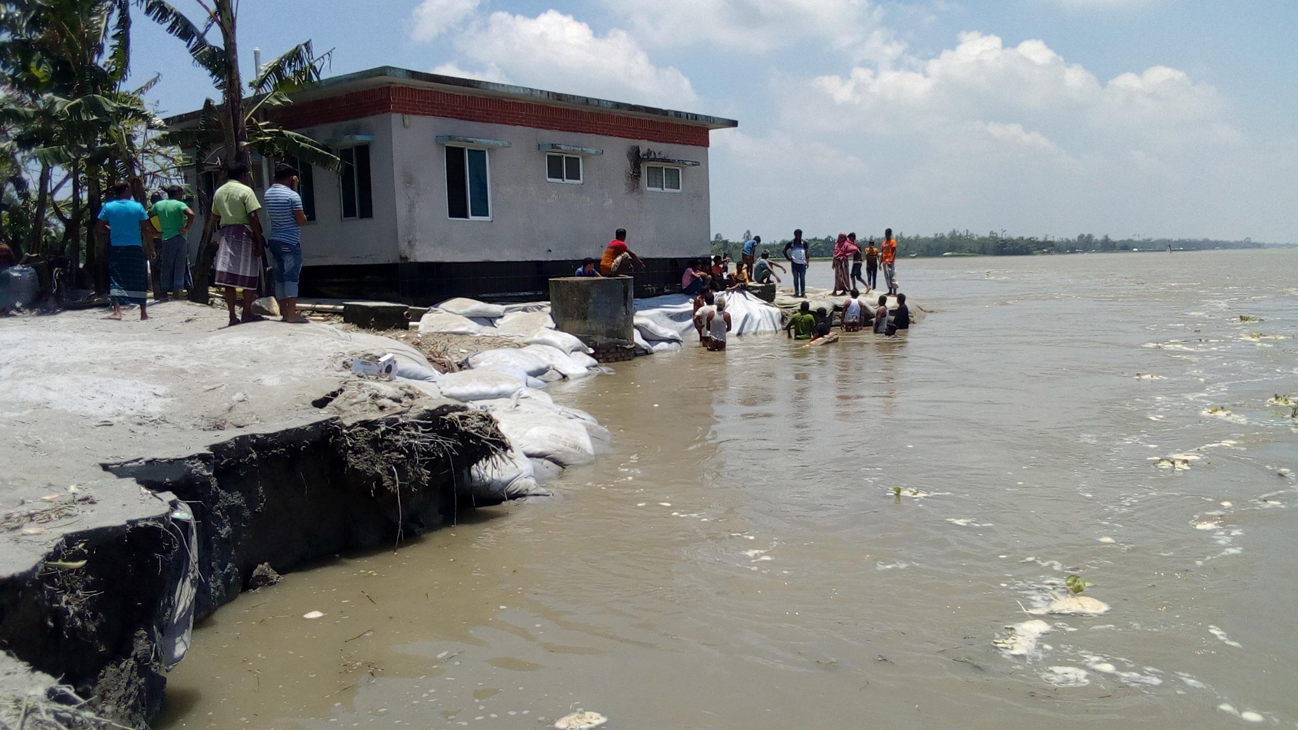 তিস্তার ভাঙনে বিলীনের পথে কমিউনিটি ক্লিনিক