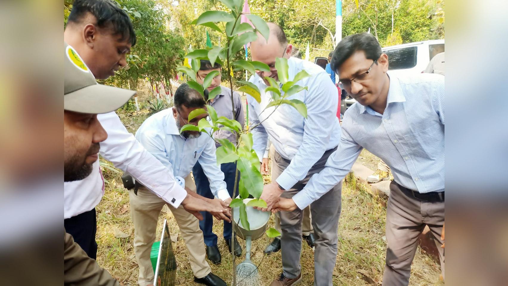 কাপ্তাইয়ে প্রজেক্ট পরিদর্শনে মার্কিন দূত পিটার ডি হাস