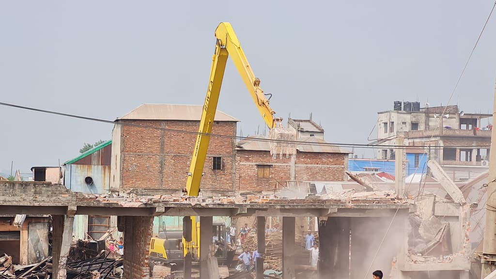 দখল প্রভাবশালীদের খেসারত ব্যবসায়ীদের