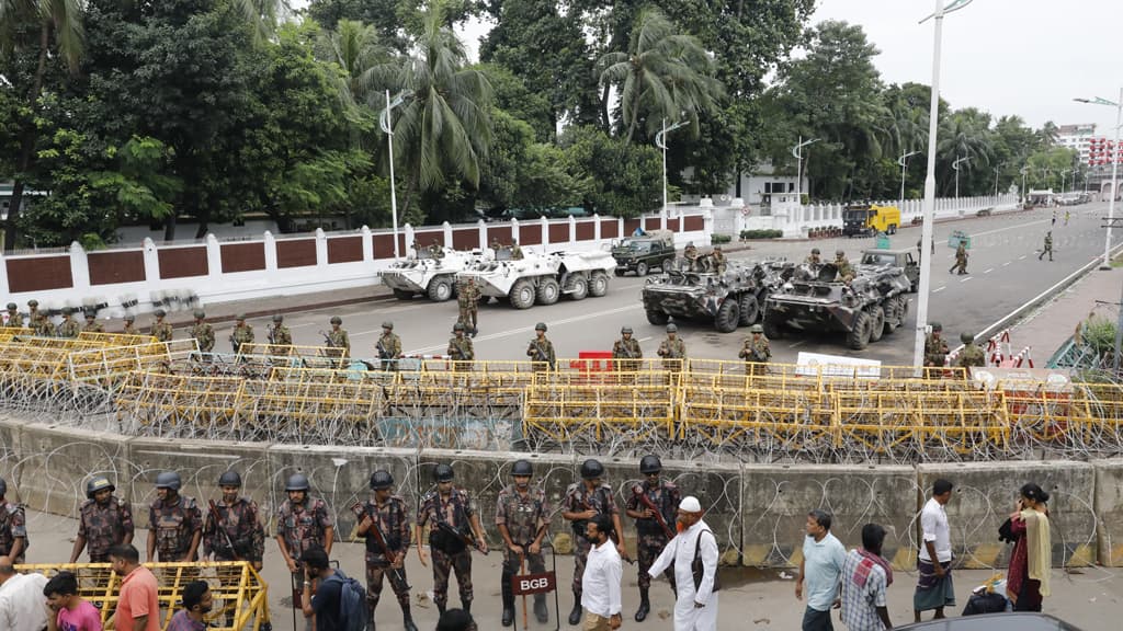 বঙ্গভবনের নিরাপত্তায় ৪ স্তরের বেষ্টনী, কাঁটাতারের বেড়া