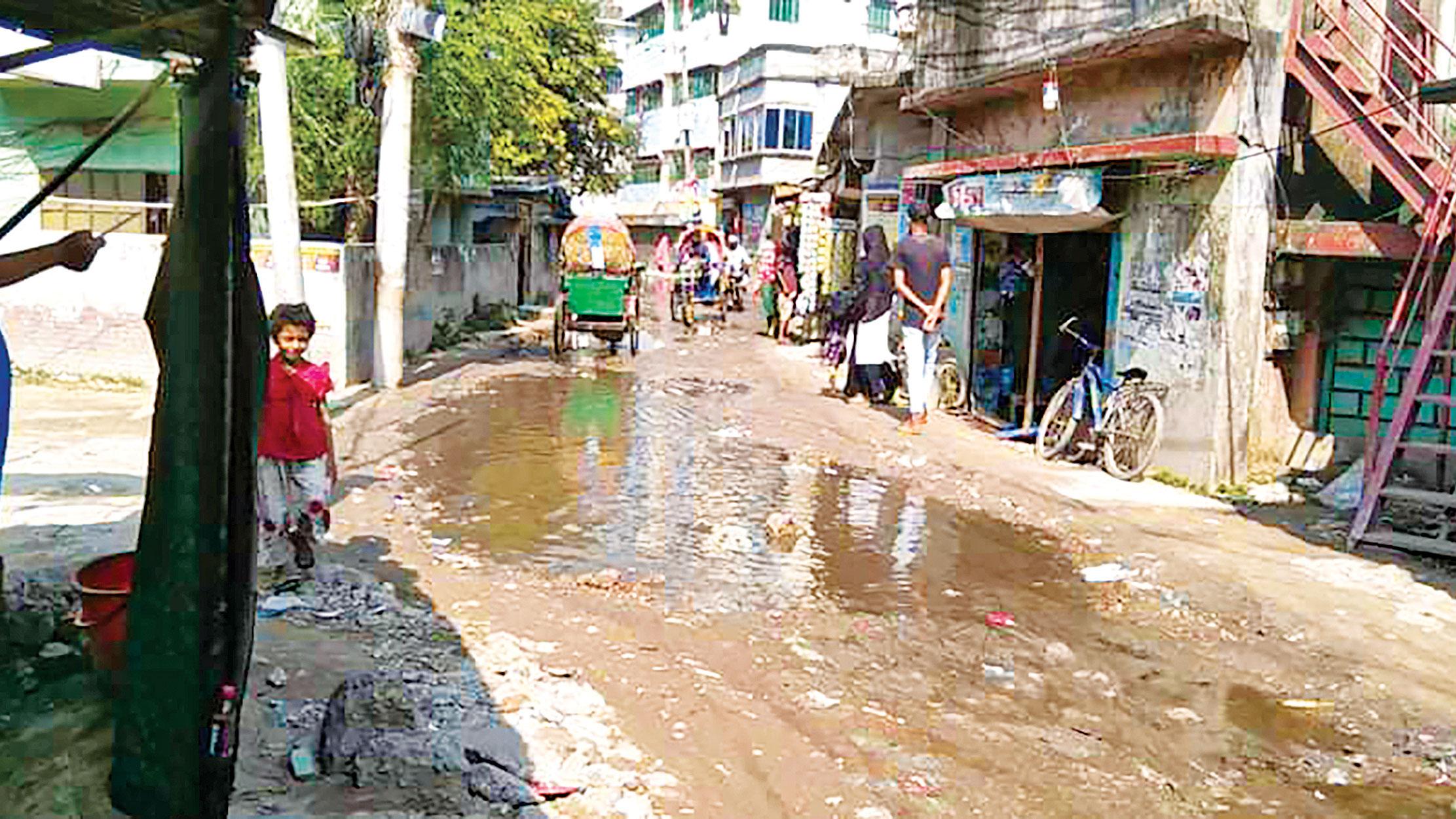 এক রাস্তায় ভোগান্তি দুই লক্ষাধিক মানুষের