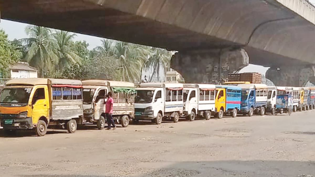 সবাইকে ‘ম্যানেজ’ করে চাঁদাবাজি