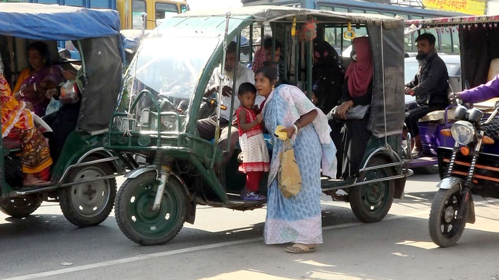 নিষিদ্ধ যানই ভরসা