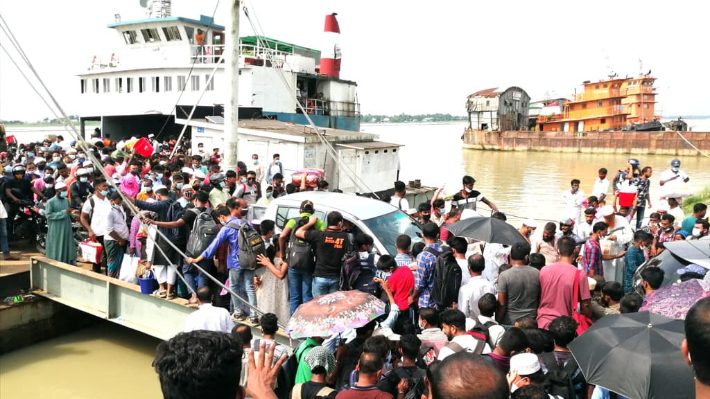 ফেরিস্বল্পতায় ভোগান্তির শঙ্কা