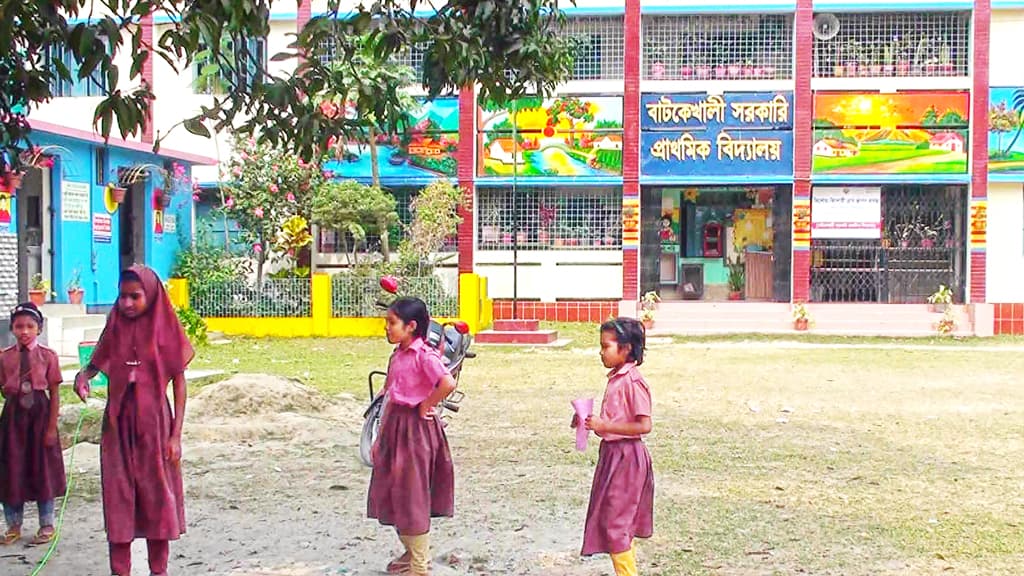 বাঁশ-কলাগাছের অস্থায়ী শহীদ মিনারই ভরসা