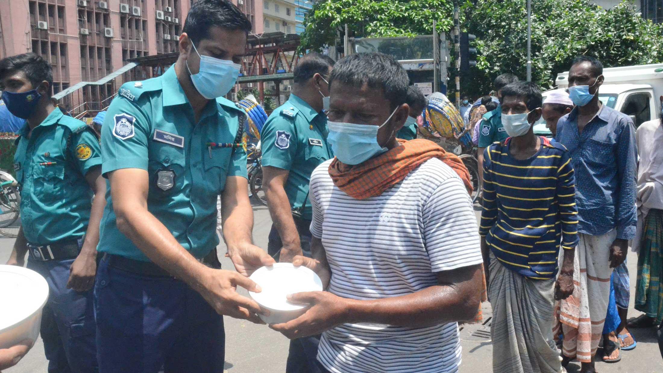 প্রতিদিন ১০০ মানুষকে খাবার দেবে ডিএমপি