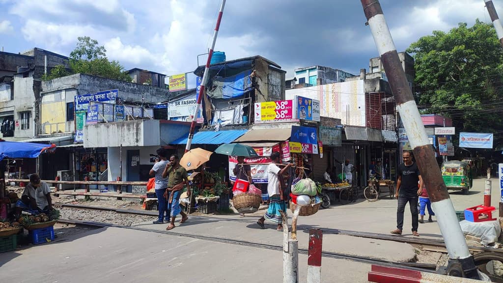 ১৭১ রেলগেটের ৯৮টি অরক্ষিত