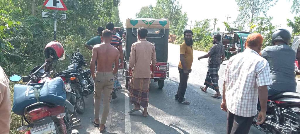 নওগাঁয় খাল থেকে ব্যবসায়ীর লাশ উদ্ধার, টাকা ছিনিয়ে নিতে হত্যার অভিযোগ