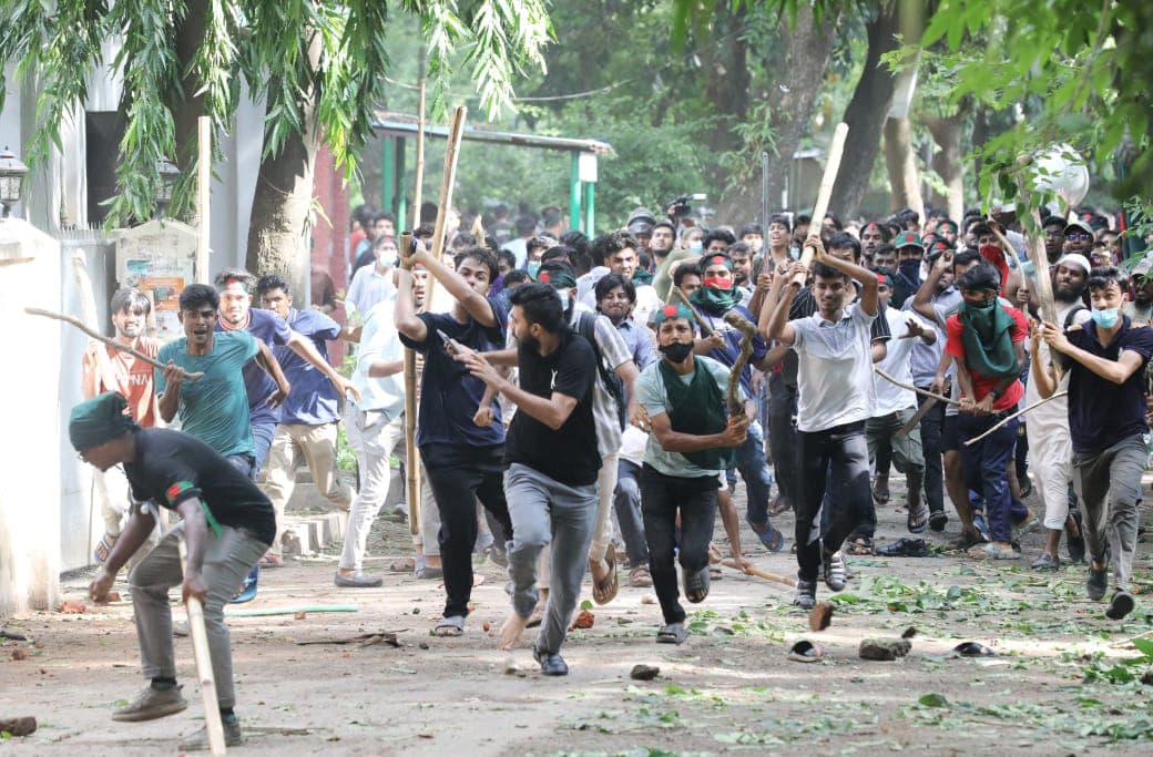 শিক্ষার্থীদের নিরাপত্তায় প্রভোস্টরা রাতভর হলে থাকবেন: ঢাবি ভিসি