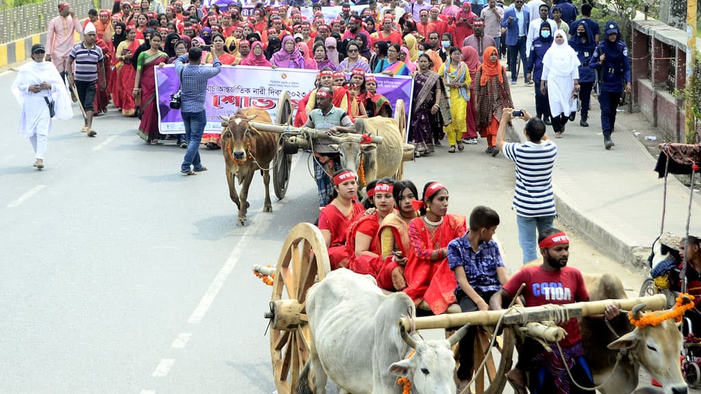 যশোরে নারী দিবসে গরুর গাড়ির শোভাযাত্রা