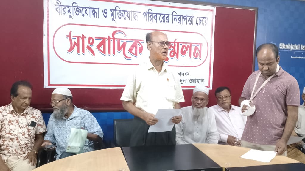 যশোরে বীর মুক্তিযোদ্ধার সন্তানকে হত্যাচেষ্টা, সংবাদ সম্মেলন