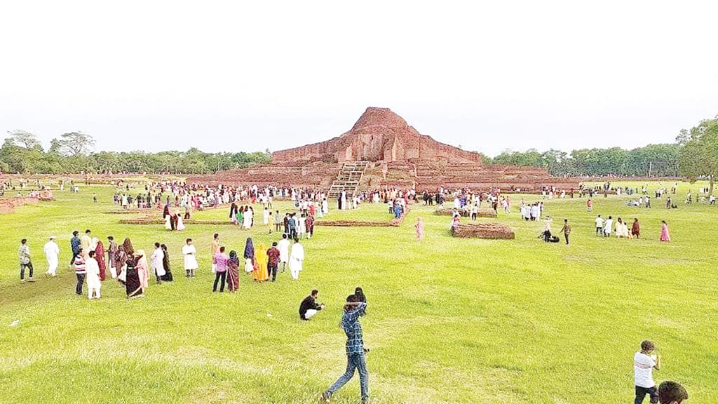 পাহাড়পুরে দর্শনার্থীর রেকর্ড