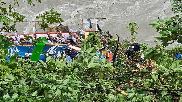 নেপালে বাস নদীতে পড়ে ১৪ ভারতীয় পর্যটক নিহত