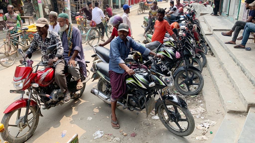 অবৈধ বাইকের বিরুদ্ধে এবার চিরুনি অভিযান