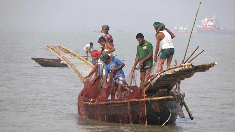 খননযন্ত্র ও স্পিডবোট চলাচলে নিষেধাজ্ঞা, নৌকা নিলামে তোলার সিদ্ধান্ত