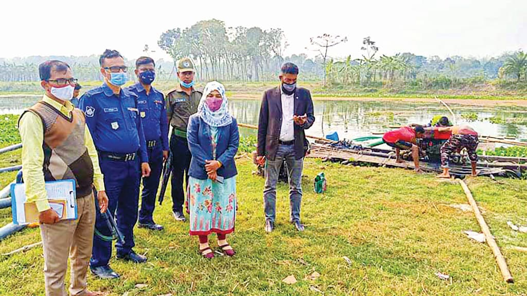 বালু লুট ঠেকাতে অভিযান