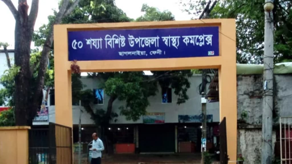 খড়ের গাদায় চাপা পড়ে মা ও দুই শিশুর মৃত্যু