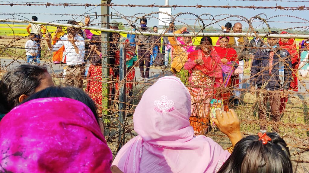 ধামইরহাট সীমান্তে ভারত-বাংলার মিলনমেলা, হাজারো মানুষের ঢল