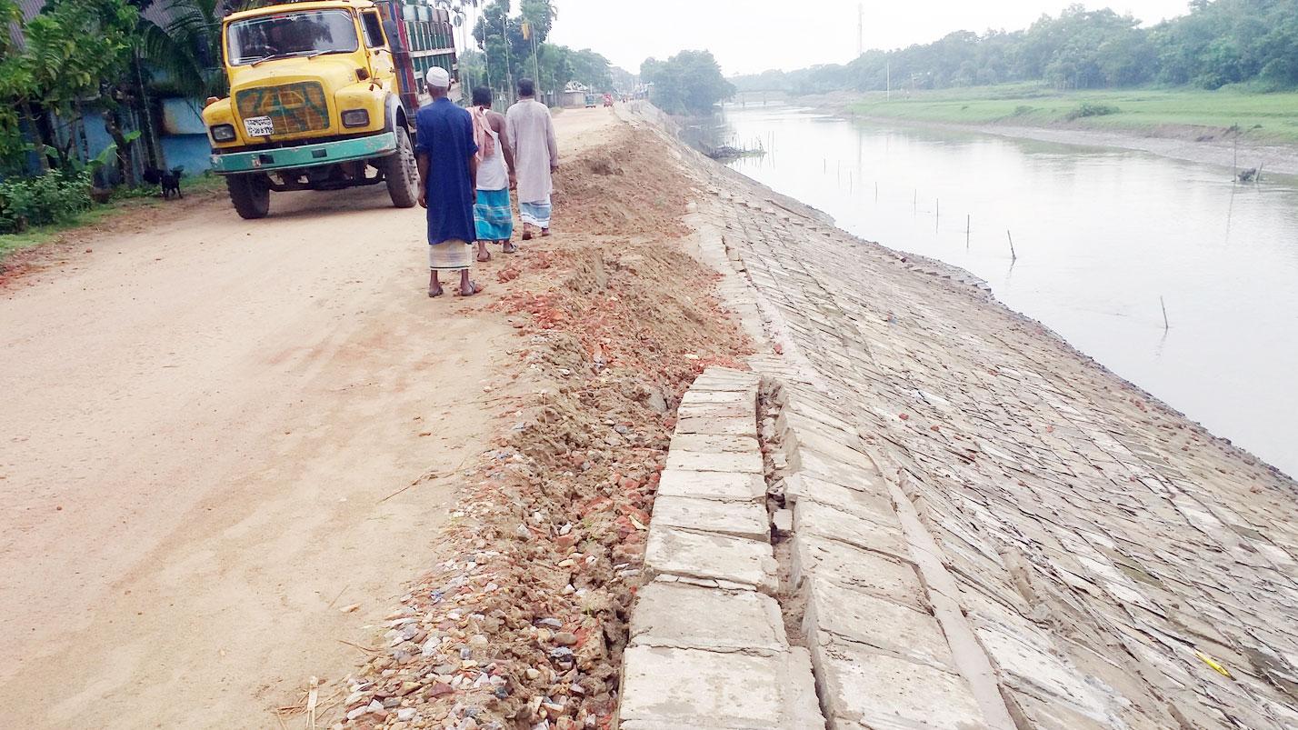 সংস্কার শেষের আগেই ধস