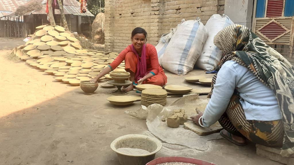 ‘পেলাস্টিক হামার ব্যবসা খাচে’