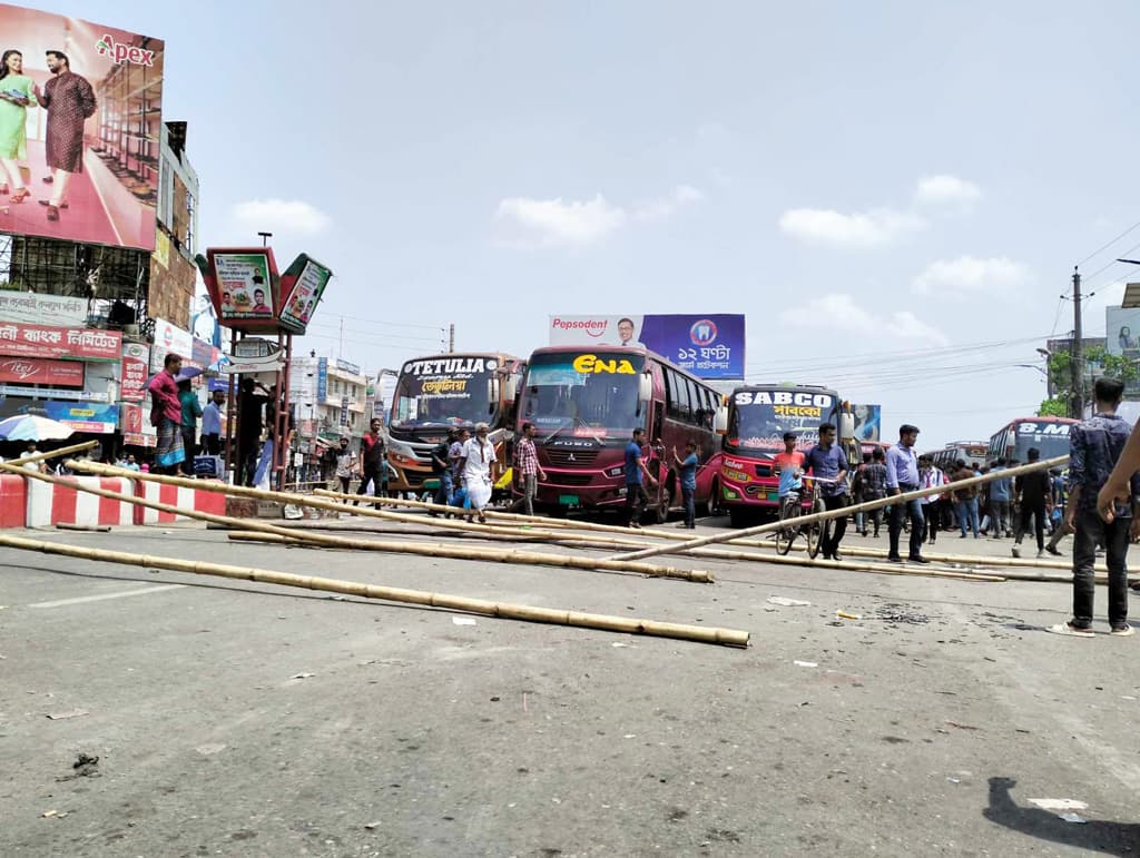 বরিশাল টার্মিনালে দুই দফায় সংঘর্ষ, বাস চলাচল বন্ধ