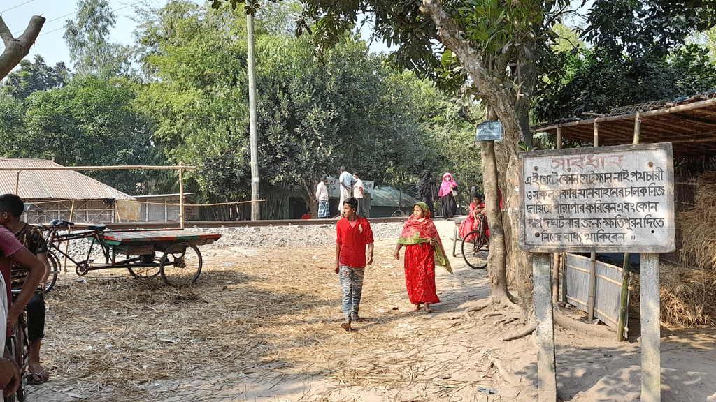 অরক্ষিত ক্রসিংয়ে মরণফাঁদ