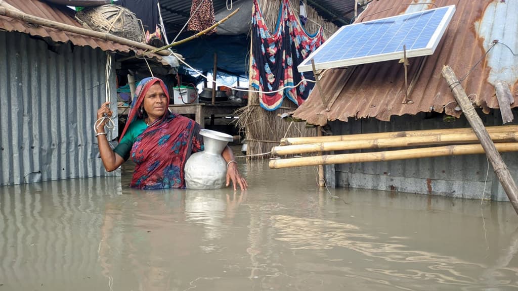 কুড়িগ্রামে ব্রহ্মপুত্রের পানি ৩ পয়েন্টে বিপৎসীমার ওপরে, সাত উপজেলার পানিবন্দী বহু মানুষ