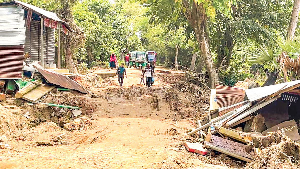 বন্যার এক মাস পরও নেই পুনর্বাসনের উদ্যোগ