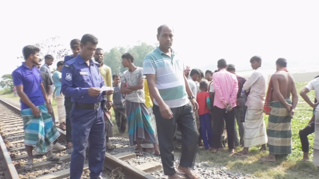 রেললাইনের পাশ থেকে কলেজছাত্রের মরদেহ উদ্ধার