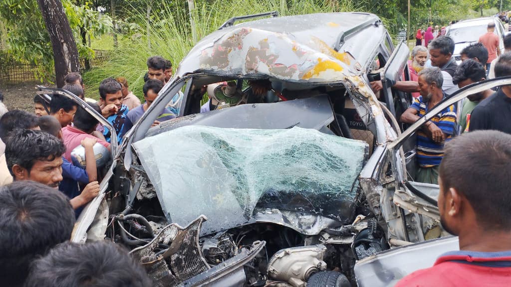 কিশোরগঞ্জে ট্রাক-মাইক্রোবাস সংঘর্ষে নিহত ২