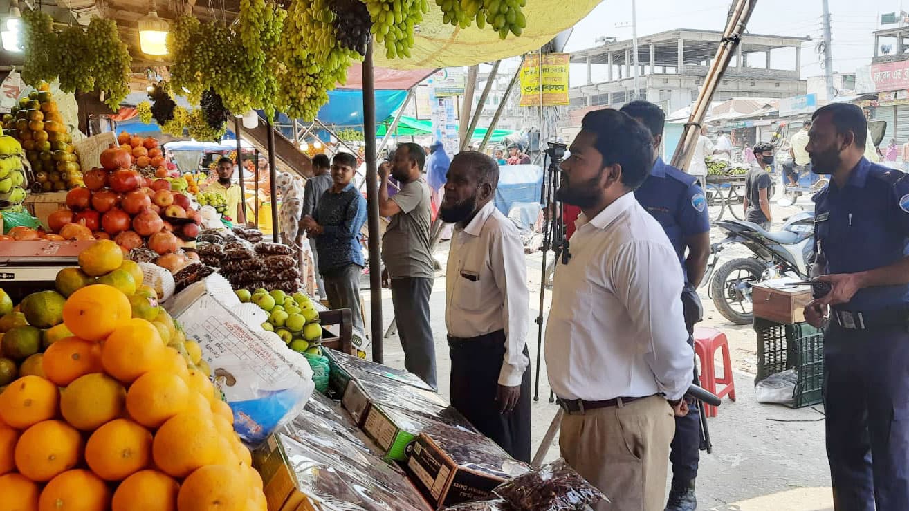 নোয়াখালীতে ভোক্তা অধিকারের অভিযানে ৫ প্রতিষ্ঠানকে জরিমানা