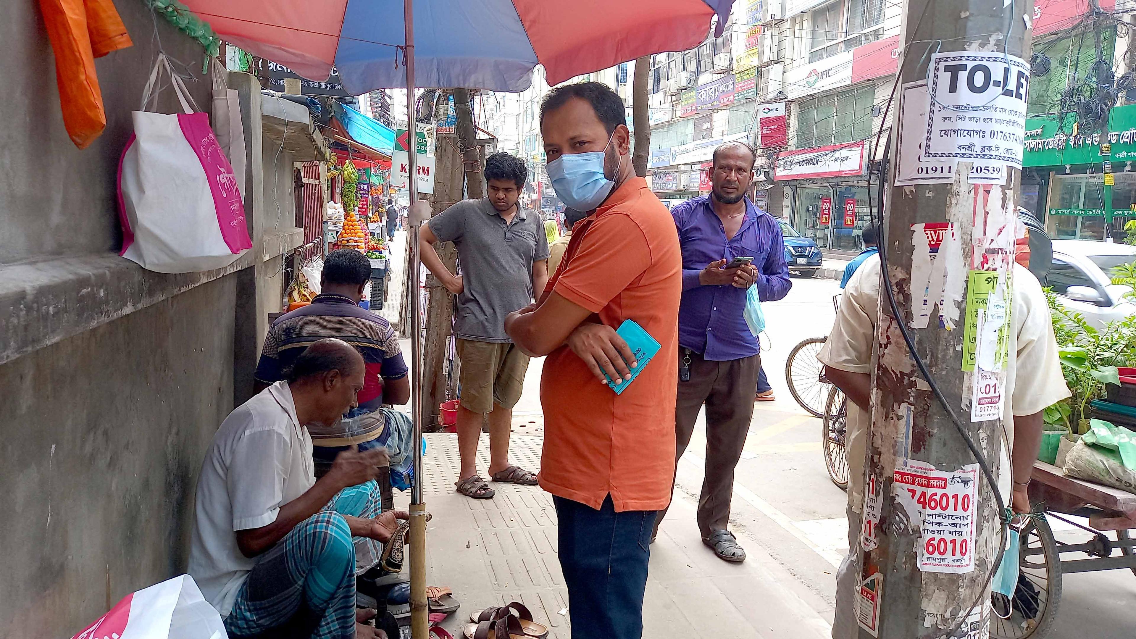 অনেক সময় বাবা-মাও কিন্তু ঠুস করে চুলের এক জায়গায় কেটে দেয়