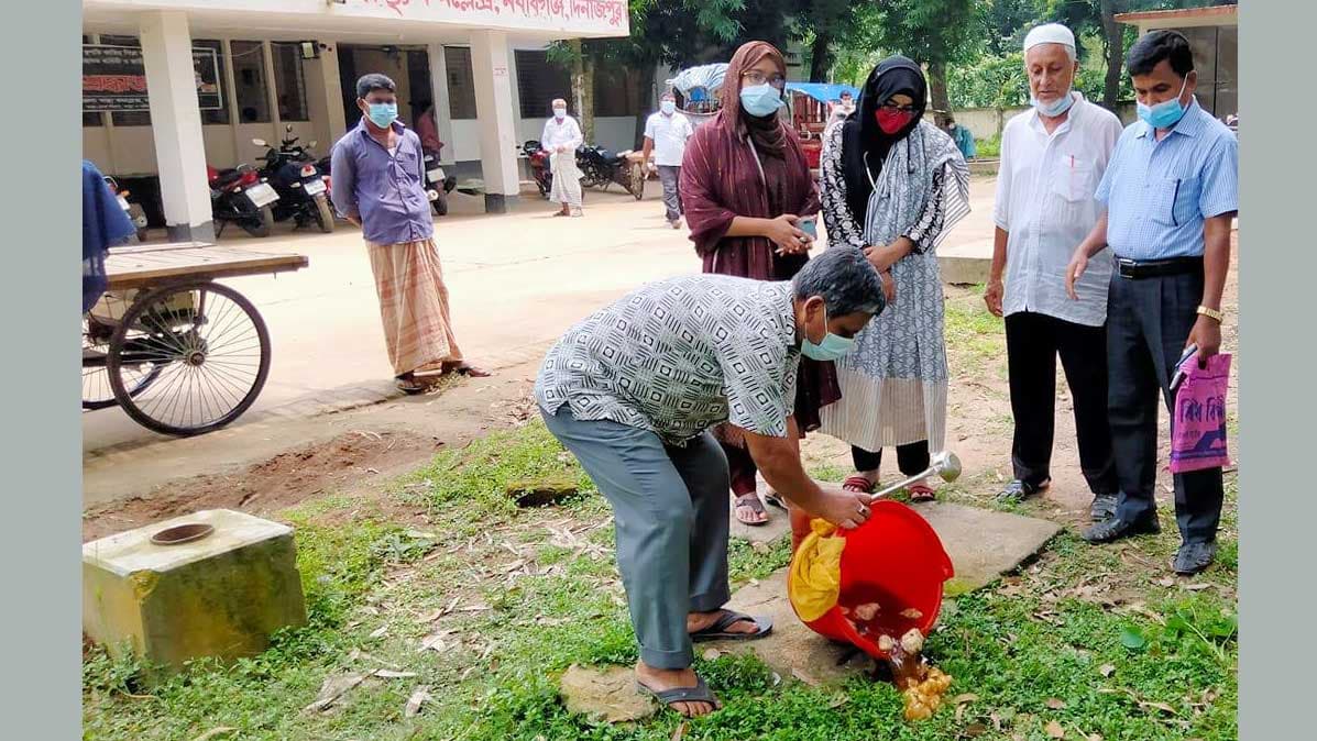 ভেজাল মধু রেখে পালালেন বিক্রেতা