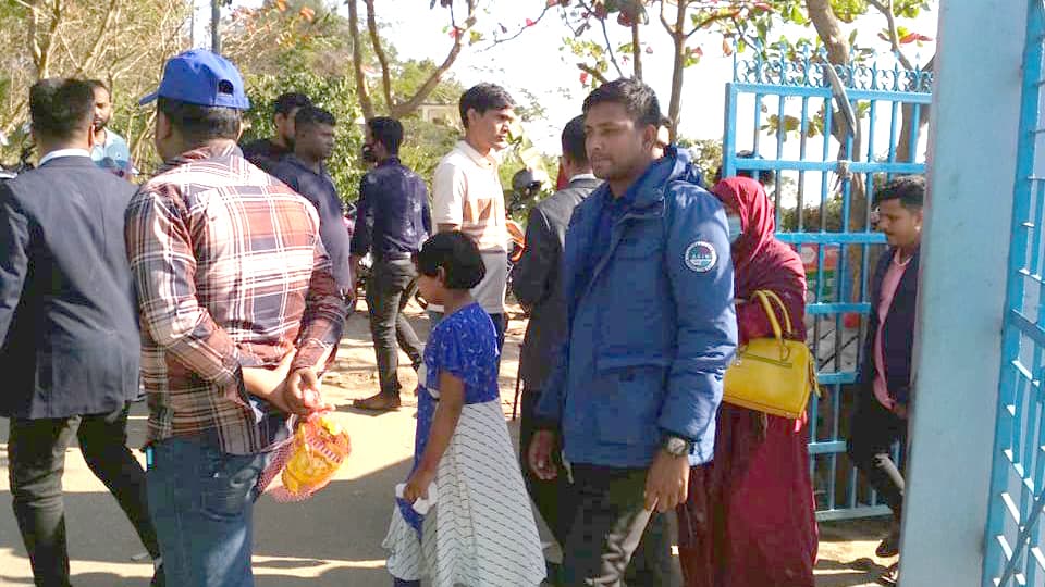 ছুটির দিনে বান্দরবানে পর্যটকের ভিড়