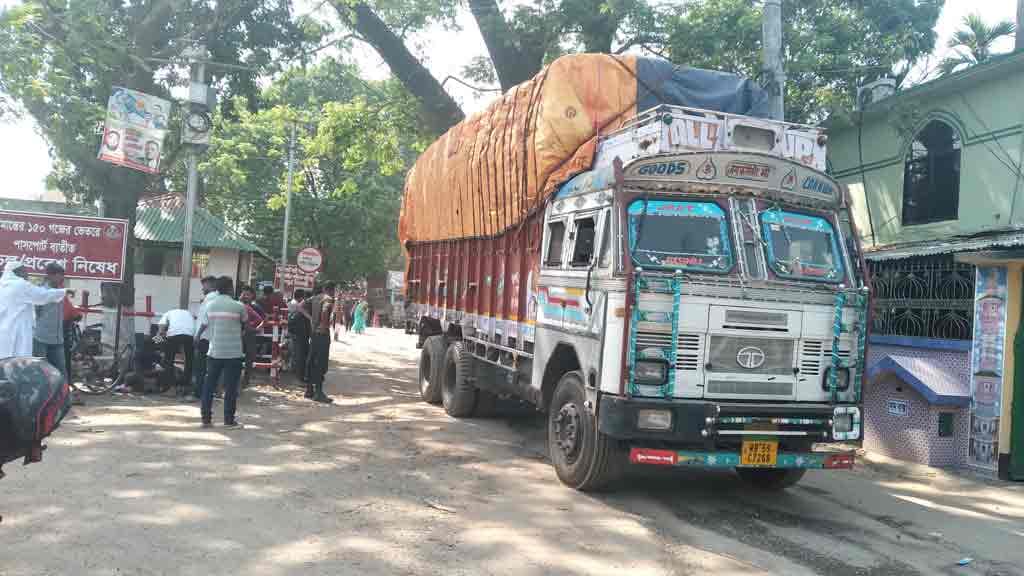 পূজা উপলক্ষে ৭ দিন বন্ধ থাকবে হিলি স্থলবন্দরে আমদানি-রপ্তানি