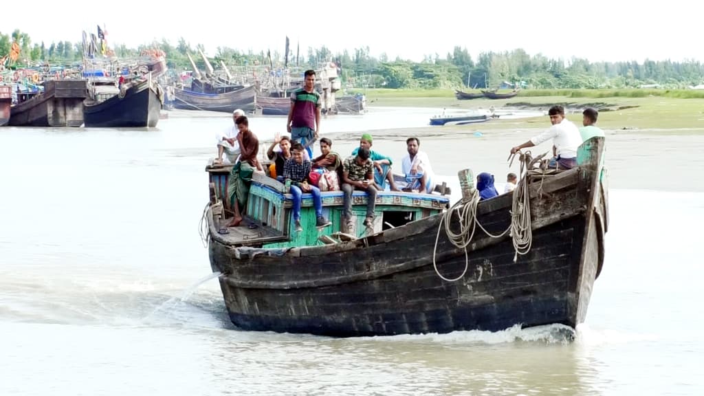 ঘূর্ণিঝড়ে বরিশাল ও হাতিয়ায় ক্ষয়ক্ষতি নেই, নৌ চলাচল স্বাভাবিক