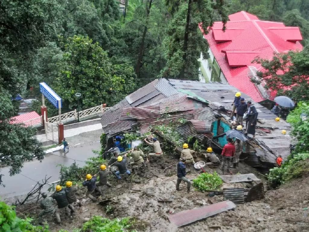 ভারতের কয়েকটি প্রদেশে বন্যা-ভূমিধসে নিহতের সংখ্যা বেড়ে ৪০