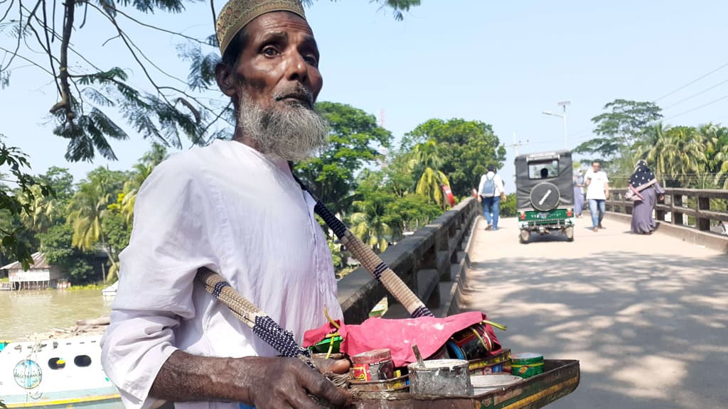 আশিতেও সংসারের ঘানি