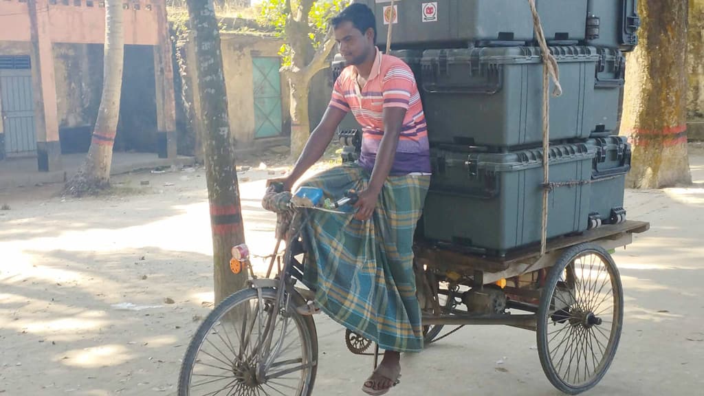 পাল্টাপাল্টি অভিযোগে শেষ হলো প্রচারণা, ইভিএমে পার্বতীপুর পৌরসভার নির্বাচন বুধবার