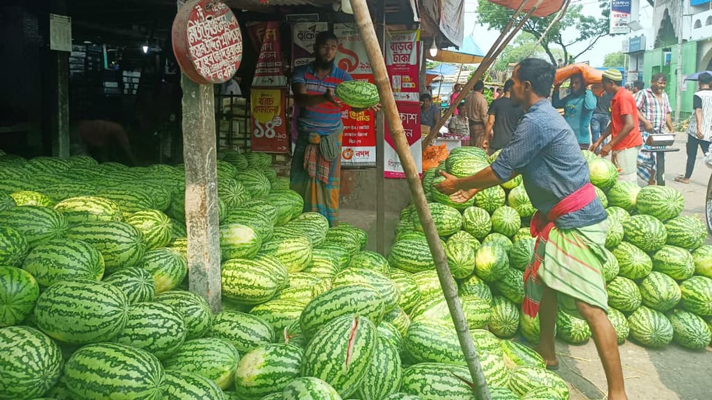 ক্রেতা ঠকাতে কেজিতে বিক্রি