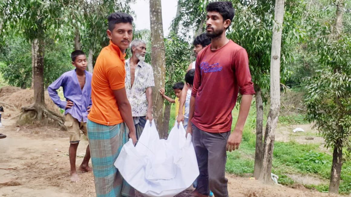 পরশুরামে নদীর পাড় থেকে ভারতীয় নারীর ঝুলন্ত মরদেহ উদ্ধার 