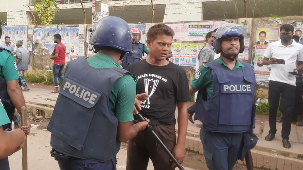 গাজীপুরে পুলিশ-বিএনপির সংঘর্ষের ঘটনায় মামলা, নারীসহ গ্রেপ্তার ১৫