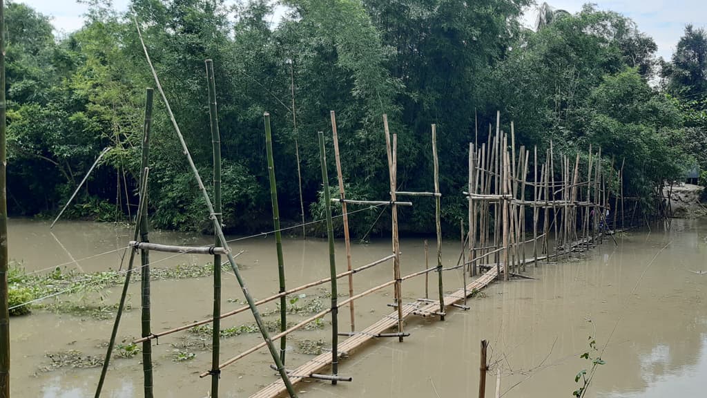 সেতুর অভাবে দুর্ভোগে নাগরপুরের ৩০-৩৫ হাজার মানুষ