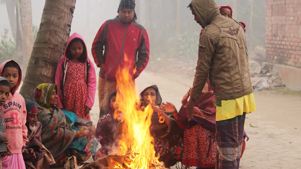 তীব্র শীতে কাবু ঝিনাইদহবাসী