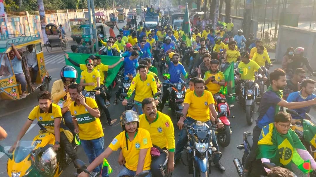 বরিশালে ব্রাজিল সমর্থকদের বর্ণাঢ্য মোটর শোভাযাত্রা