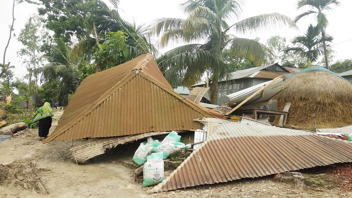 রৌমারীতে ঝড়ের আঘাতে নিহত ১